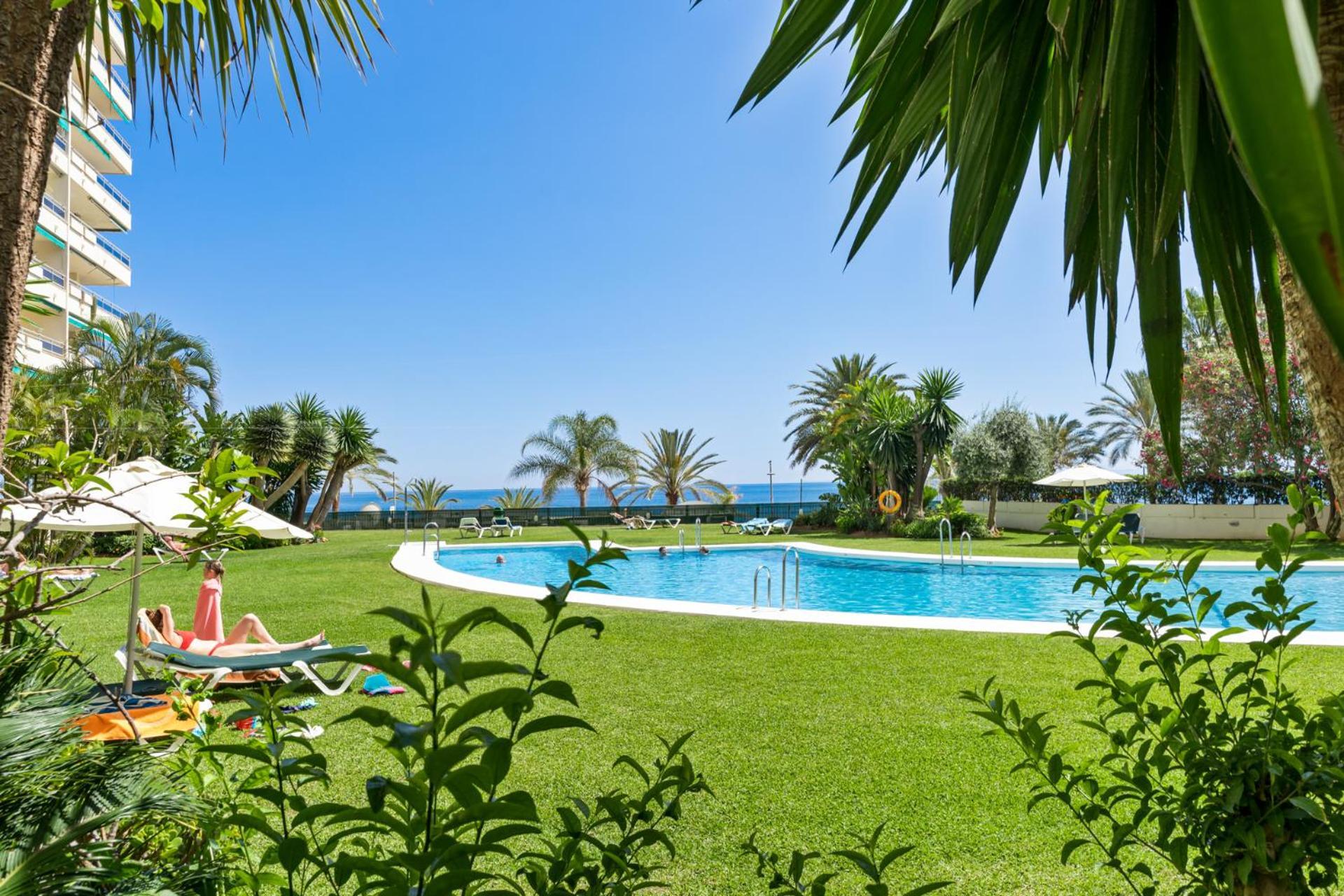 Beach Front Apartment With Pool Marbella Bagian luar foto